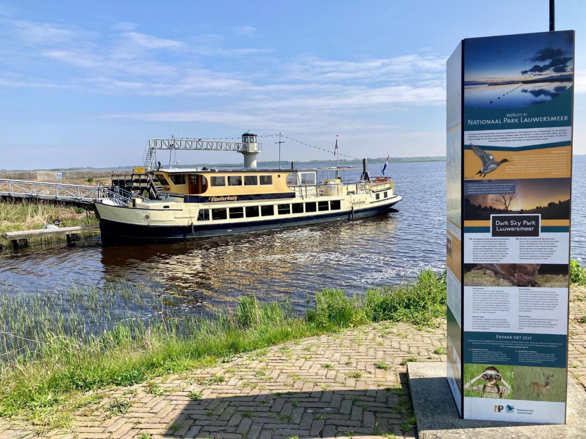 4 Pers Holiday Home Hilla With Winter Garden In Front Of The Dike Directly On The Lauwersmeer Anjum Esterno foto