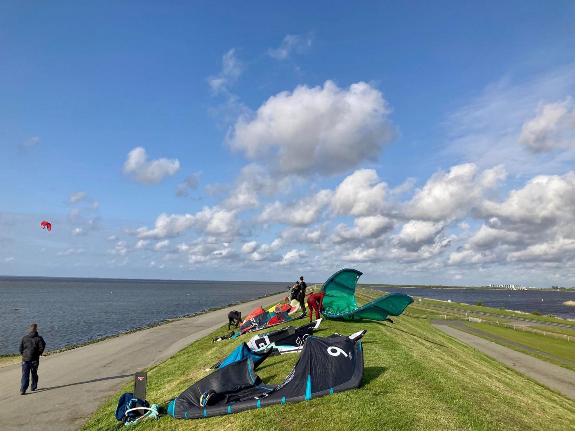 4 Pers Holiday Home Hilla With Winter Garden In Front Of The Dike Directly On The Lauwersmeer Anjum Esterno foto